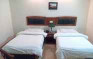 Kamar Tidur 5 Hotel Queens Residency Gurgaon