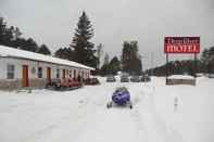 Exterior Deep River Motel