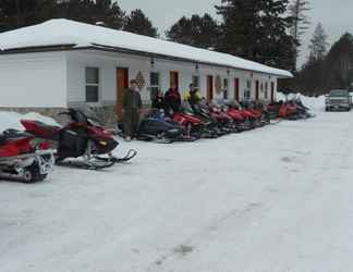 Exterior 2 Deep River Motel