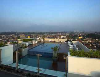 Others 2 Maxone Hotels at Malang - CHSE Certified