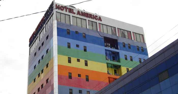 Bên ngoài Hotel America