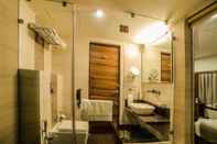 Phòng tắm bên trong The Basil Park