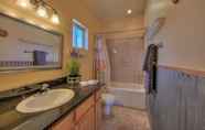 In-room Bathroom 4 Cali Cochitta Vacation Rentals