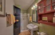 In-room Bathroom 3 Cali Cochitta Vacation Rentals