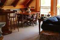 Quầy bar, cafe và phòng lounge Sunny Rock B&B Haliburton