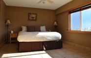 Bedroom 3 Fraser River Outpost Lodge