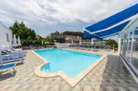 Swimming Pool Romildanna Relais