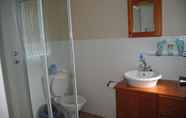 In-room Bathroom 4 Buya Futhi Bed & Breakfast