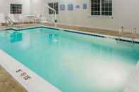 Swimming Pool Microtel Inn & Suites By Wyndham Altoona