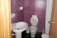In-room Bathroom Azores Youth Hostels - São Jorge