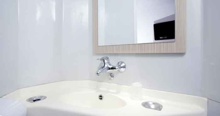 In-room Bathroom Premiere Classe Auxerre