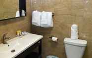 Toilet Kamar 4 Deco Boutique Hotel