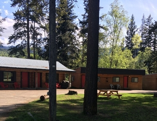 Exterior 2 Overlook Inn & Cabins