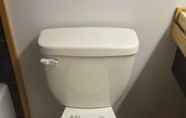 Toilet Kamar 3 Wells Gray Inn