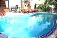 Swimming Pool New iHouse Hotel - Hostel