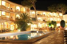 Kolam Renang Hotel Cala Gat