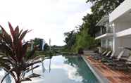 Kolam Renang 5 Ocean Suites Boutique Hotel