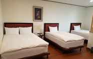 Kamar Tidur 3 Youngbin Hotel