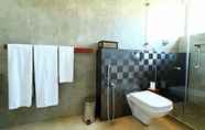 Toilet Kamar 4 The Ocean Front