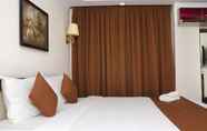 Bedroom 2 Hotel Thames International