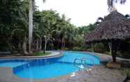 Kolam Renang 6 Alona Tropical Beach Resort