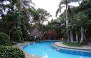 Kolam Renang 7 Alona Tropical Beach Resort