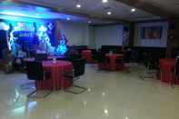 Bar, Cafe and Lounge Hi5 Hotel & Experience