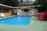 Swimming Pool Hostal Cocos Inn