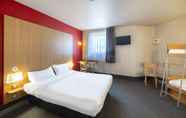 Bedroom 6 B&B HOTEL Cholet Sud