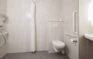 Toilet Kamar 6 B&B Hotel Paris St Denis Pleyel