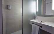 In-room Bathroom 6 B&B Hotel Chalon Sur Saône Sud