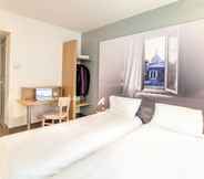 Bedroom 2 B&B Hotel Paris Malakoff Parc Des Expositions