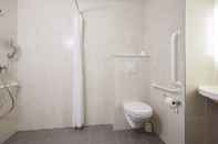 Toilet Kamar B&B Hotel Montelimar Nord