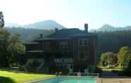 Swimming Pool 7 Sasquatch Crossing Eco Lodge B&B