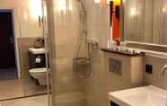 Toilet Kamar 6 Hotel Ramor