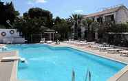 Swimming Pool 3 Miranta Hotel