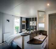 In-room Bathroom 5 Holiday Village Knokke