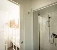 In-room Bathroom 4 Holiday Village Knokke