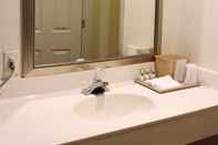 Toilet Kamar Great Western Inn Suites