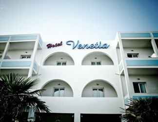 Bangunan 2 Venetia Hotel