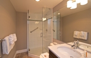 In-room Bathroom 3 Whistler Blackcomb VR at Town Plaza