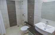 Toilet Kamar 4 Ginger Ahmedabad, Satellite