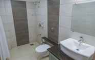 In-room Bathroom 4 Ginger Ahmedabad, Satellite