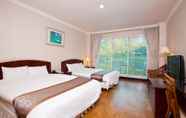 Bedroom 2 Lakeside Resort Hotel