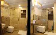 Toilet Kamar 5 Hotel Harsha Residency