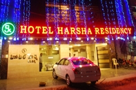 Bên ngoài Hotel Harsha Residency