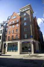 Exterior 4 Marlin Apartments London City - Queen Street