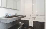 In-room Bathroom 5 Poort Beach Boutique Apartments