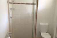 In-room Bathroom Como Apartments - Geraldton