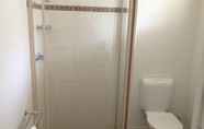 In-room Bathroom 4 Como Apartments - Geraldton